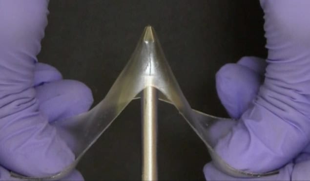 A stretchable glassy gel A stretchable glassy gel